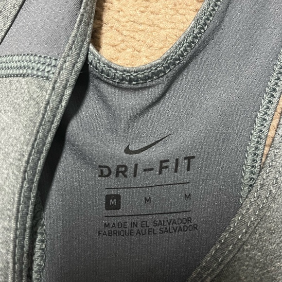 Nike workout tank top - Picture 2 of 3